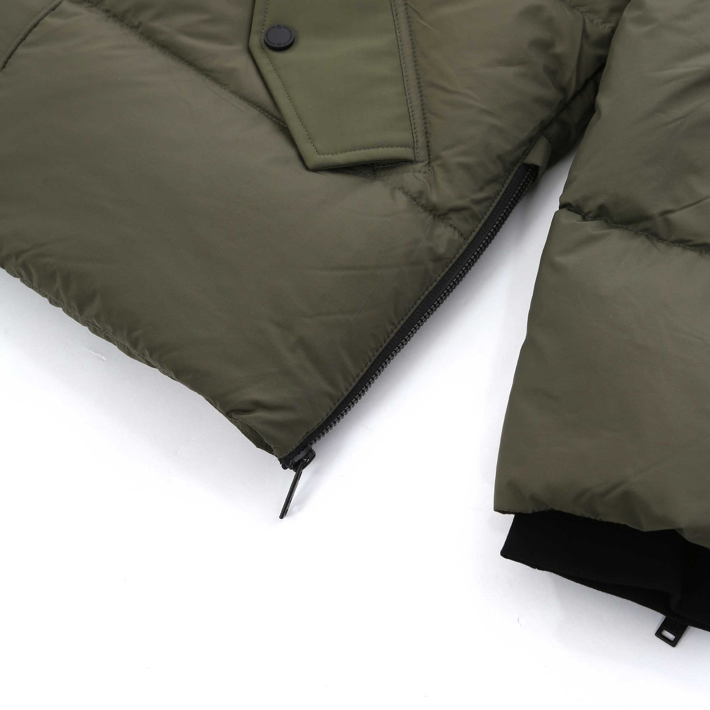 Moose Knuckles Everest 3Q Jacket in Moss Detail